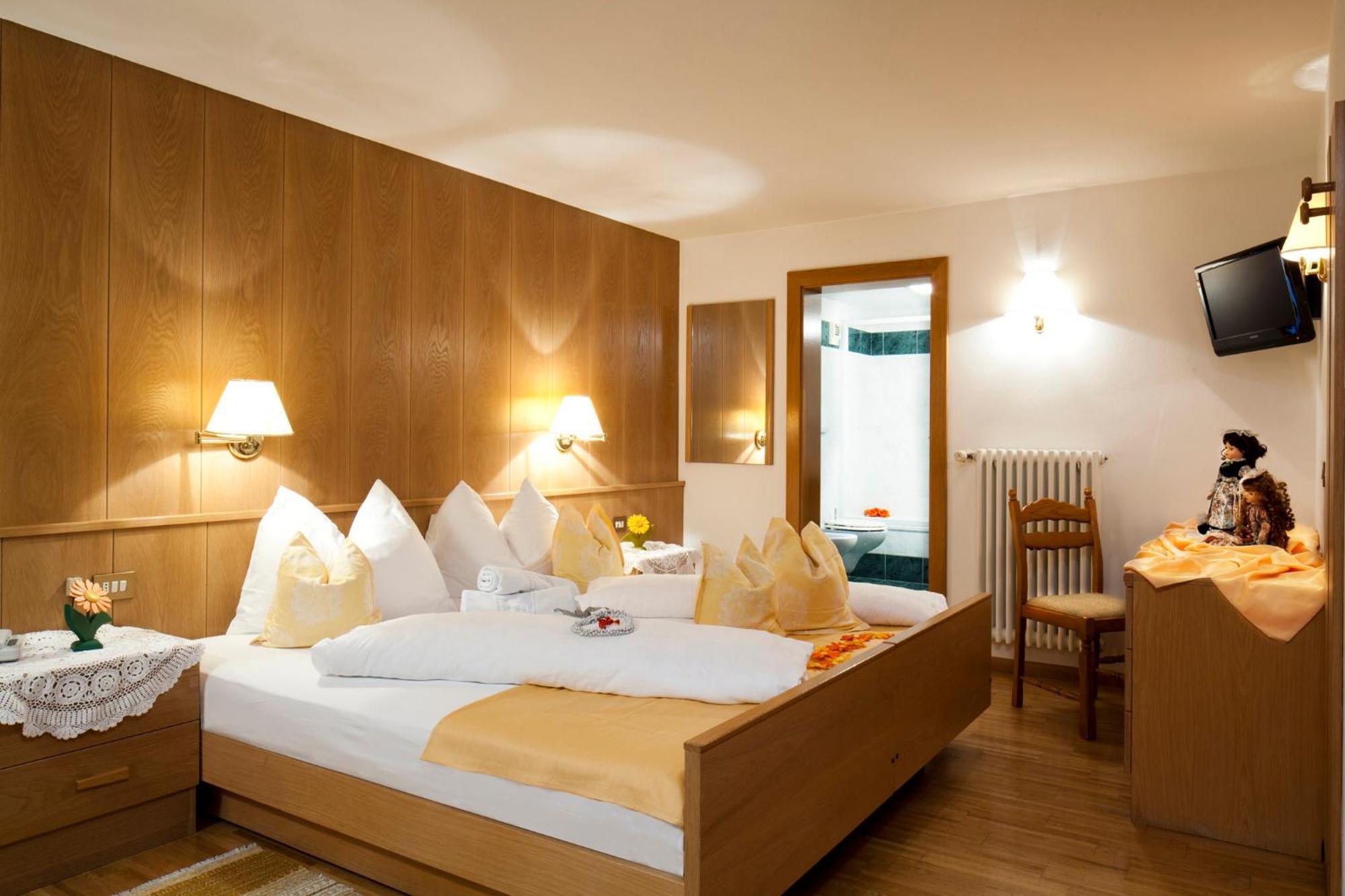 Mountain Hotel Mezdi Colfosco Exterior photo